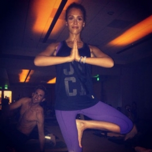 Jessica-Alba-Yoga