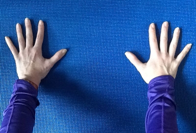 mains-glissantes-sueur-tapis-yoga