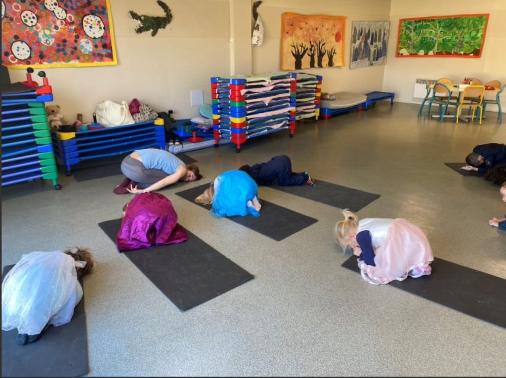 cours-yoga-enfants-maternelle-periscolaire