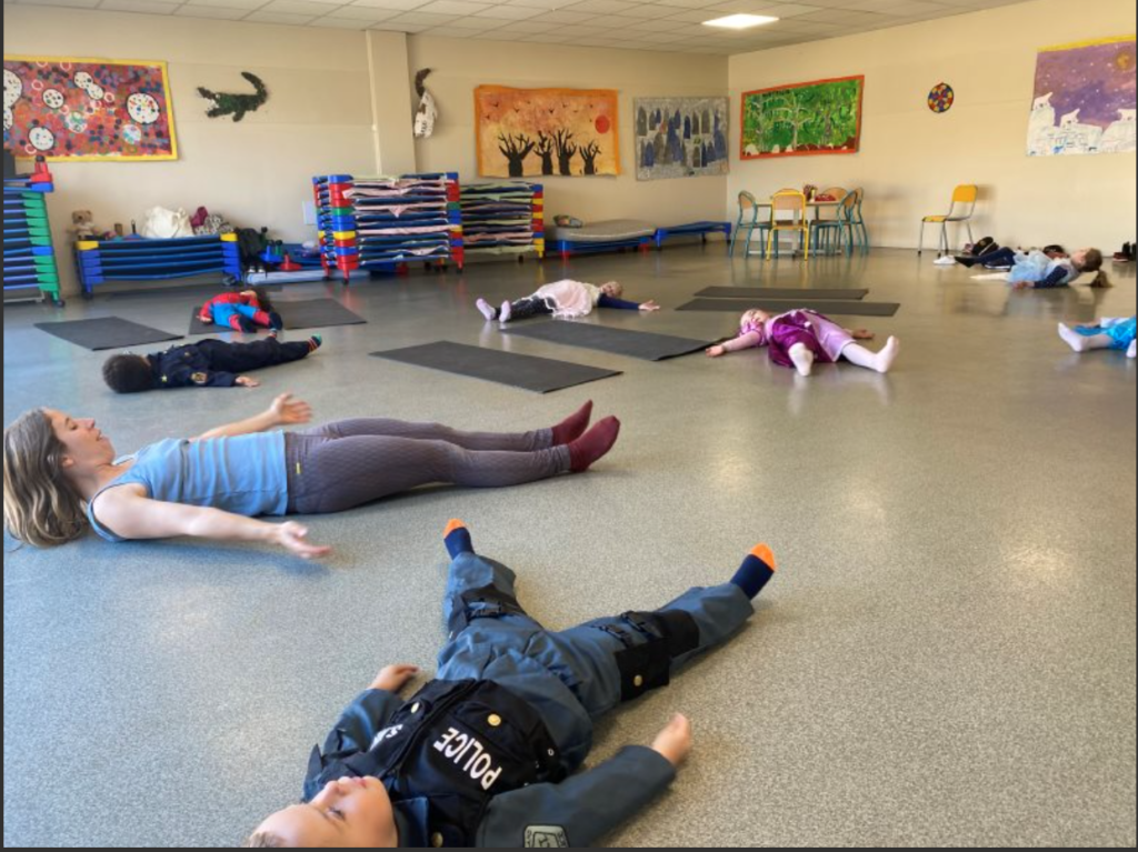cours yoga enfants école maternelle